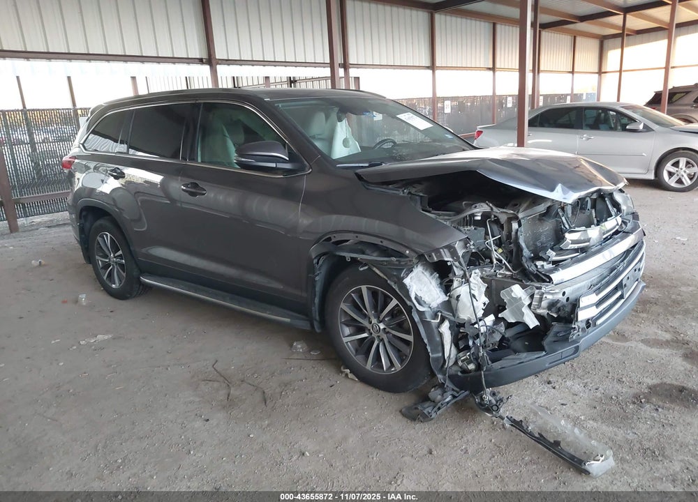 2019 TOYOTA HIGHLANDER XLE VIN: 5TDKZRFH4KS566873
