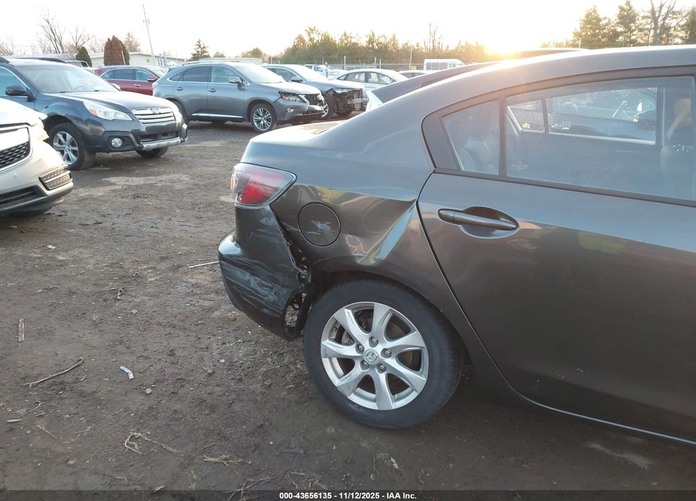 2011 MAZDA 3 I TOURING VIN: JM1BL1VF8B1455632