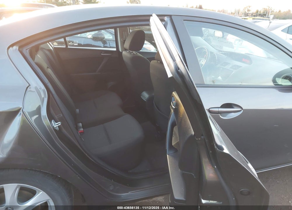 2011 MAZDA 3 I TOURING VIN: JM1BL1VF8B1455632