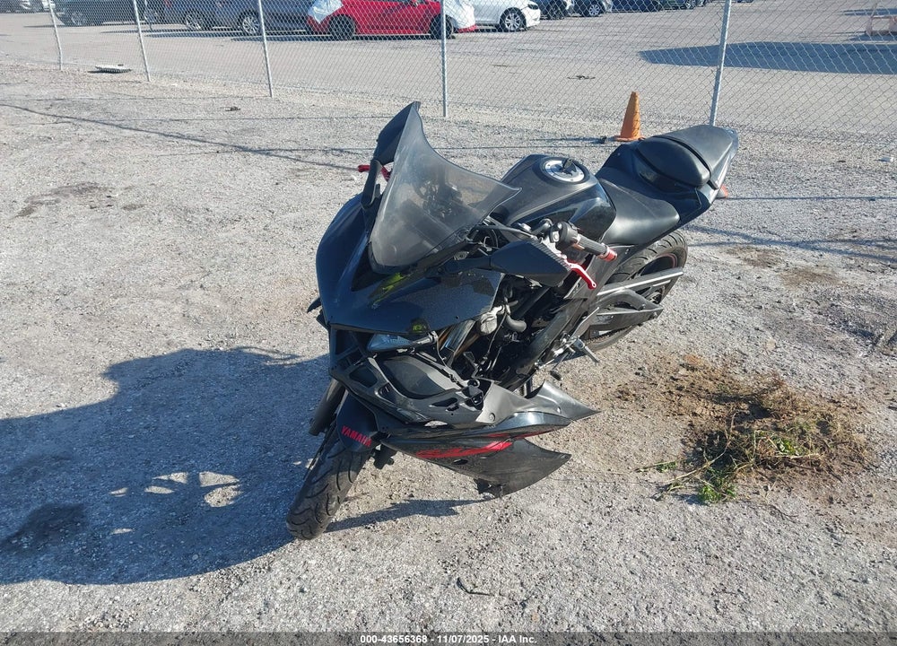 2015 YAMAHA YZFR3 VIN: MH3RH06Y5FK004394