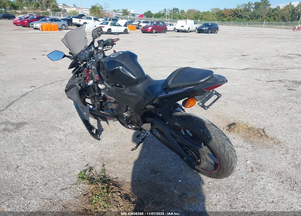 2015 YAMAHA YZFR3 VIN: MH3RH06Y5FK004394