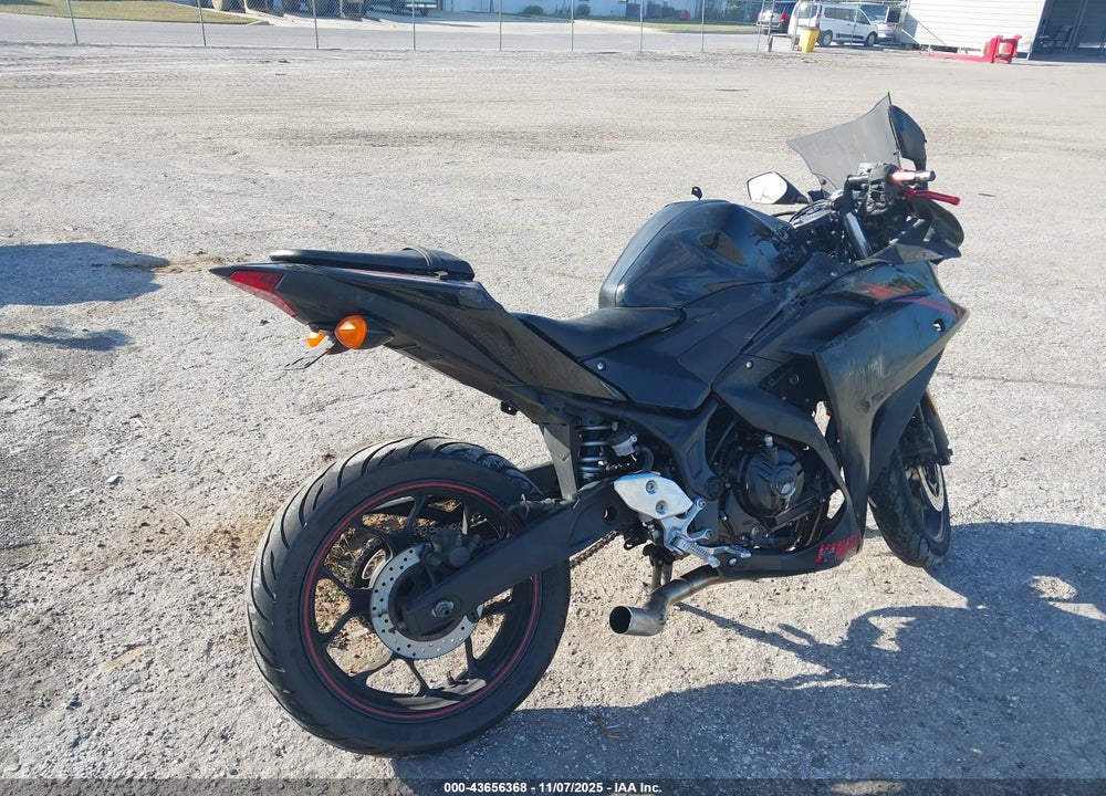 2015 YAMAHA YZFR3 VIN: MH3RH06Y5FK004394