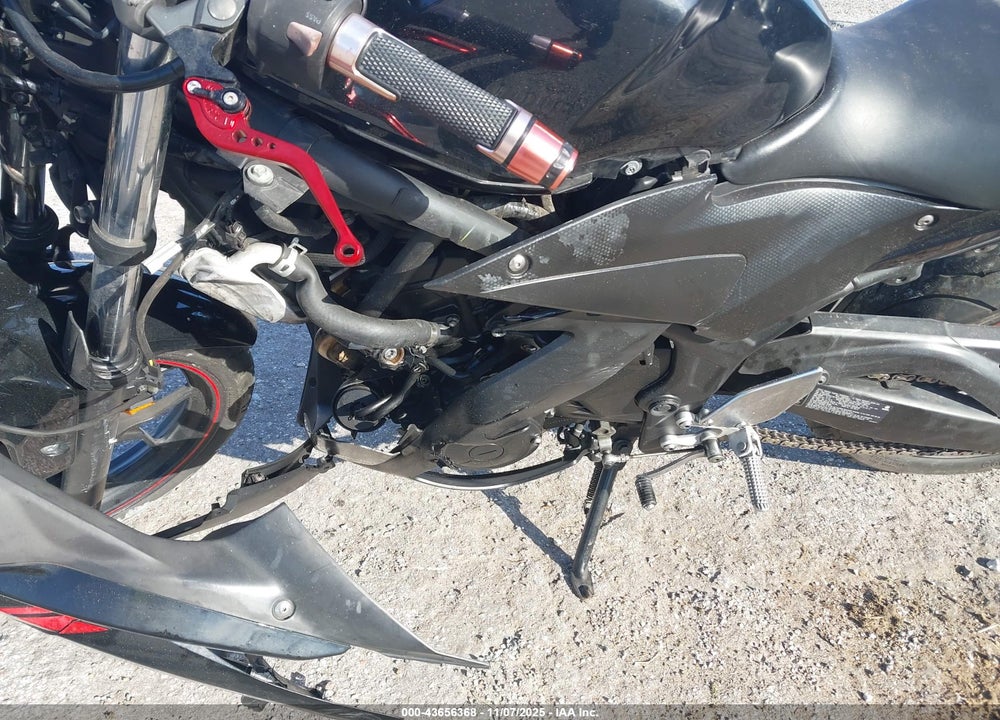 2015 YAMAHA YZFR3 VIN: MH3RH06Y5FK004394
