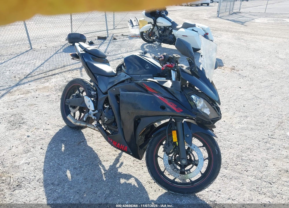 2015 YAMAHA YZFR3 VIN: MH3RH06Y5FK004394