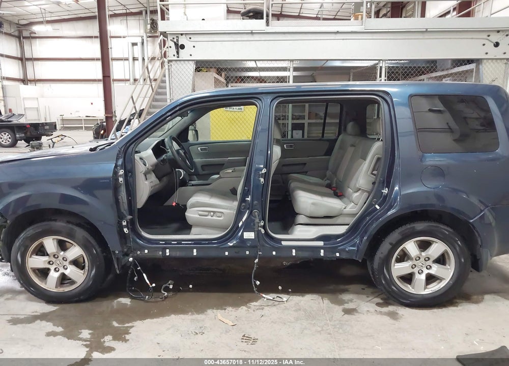 2010 HONDA PILOT EX VIN: 5FNYF4H43AB010332