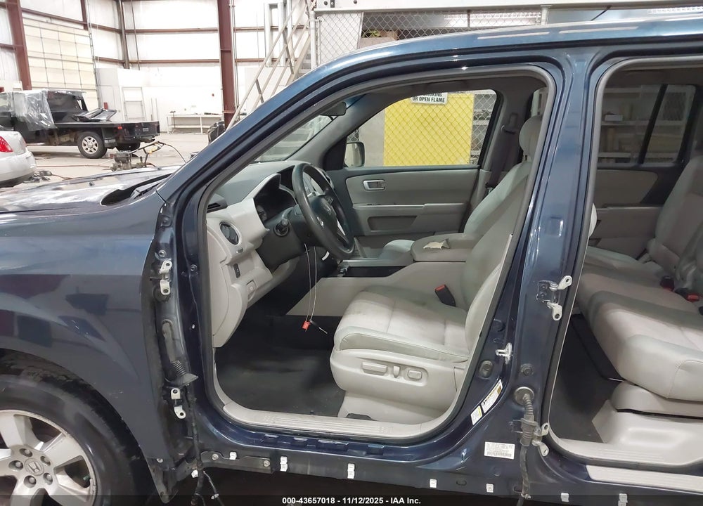 2010 HONDA PILOT EX VIN: 5FNYF4H43AB010332