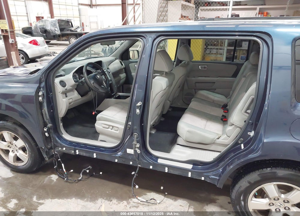 2010 HONDA PILOT EX VIN: 5FNYF4H43AB010332