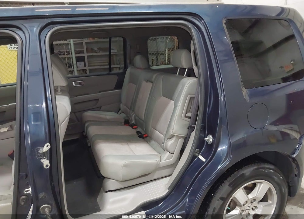 2010 HONDA PILOT EX VIN: 5FNYF4H43AB010332