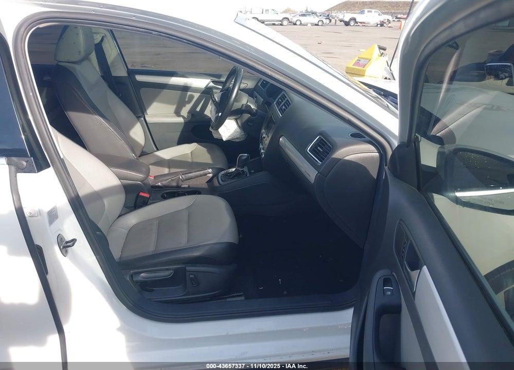 2013 VOLKSWAGEN JETTA HYBRID SEL PREMIUM VIN: 3VW637AJ9DM284486