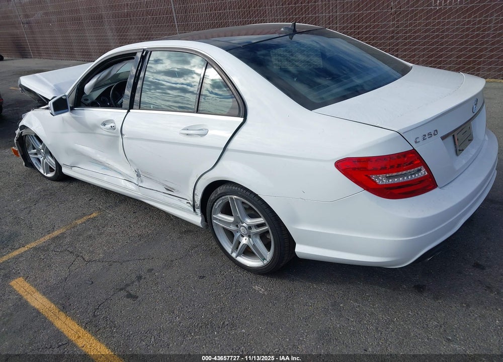 2013 MERCEDES-BENZ C CLASS VIN: WDDGF4HB6DR250327