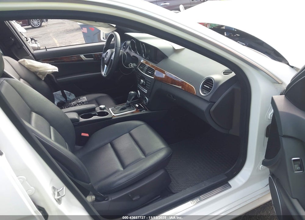2013 MERCEDES-BENZ C CLASS VIN: WDDGF4HB6DR250327