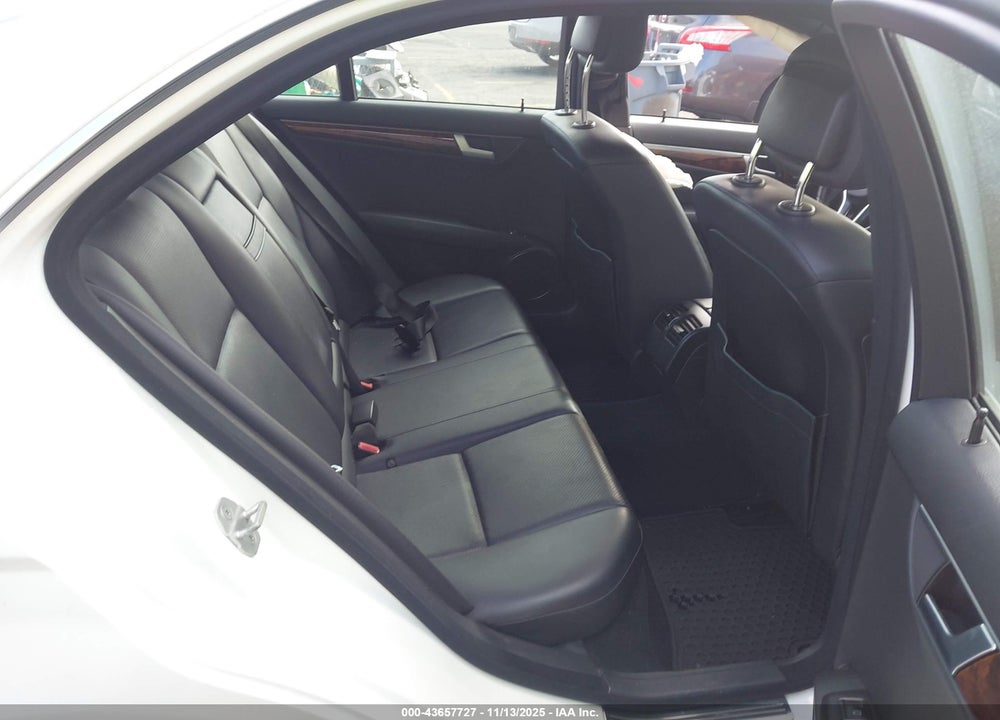 2013 MERCEDES-BENZ C CLASS VIN: WDDGF4HB6DR250327