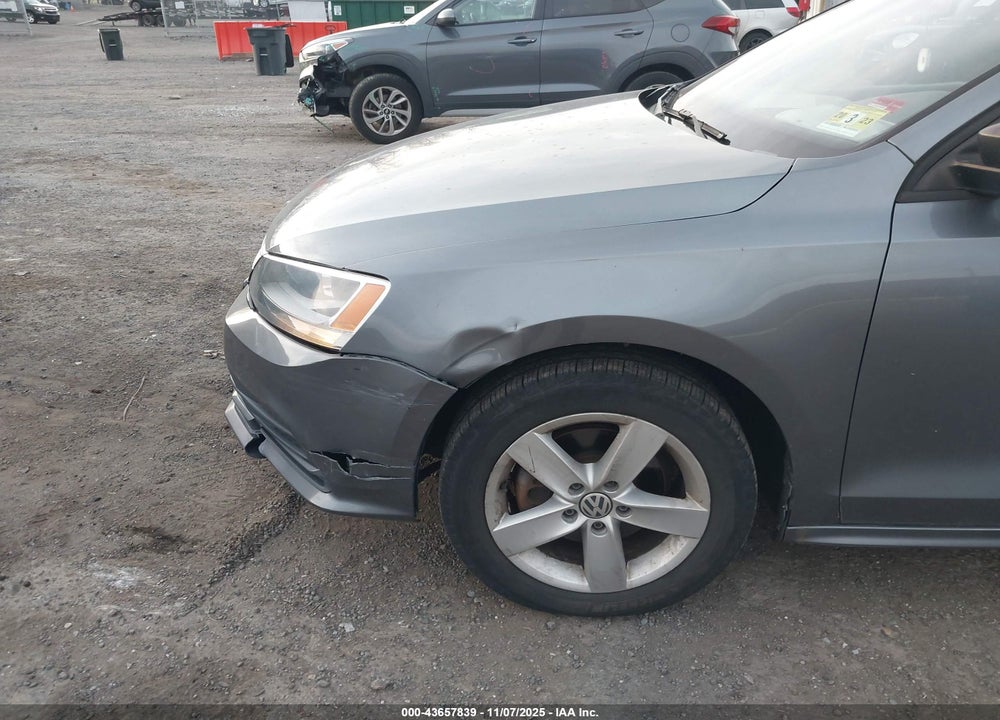 2015 VOLKSWAGEN JETTA 1.8T SE VIN: 3VWD17AJ7FM213268