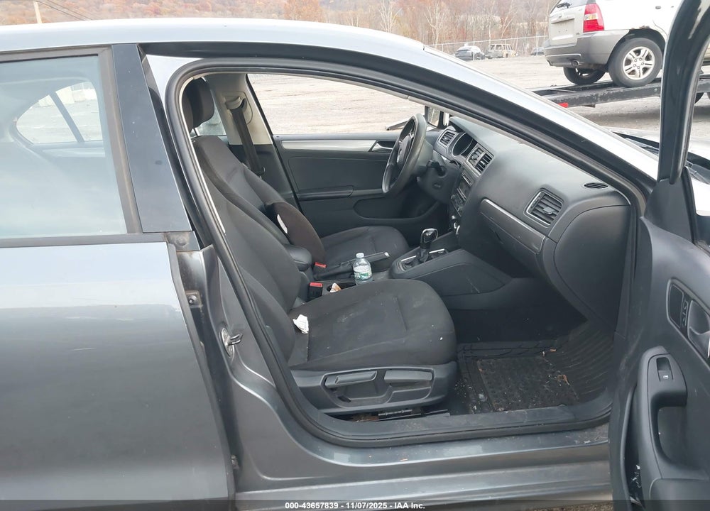 2015 VOLKSWAGEN JETTA 1.8T SE VIN: 3VWD17AJ7FM213268