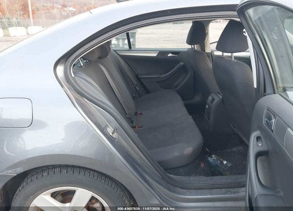 2015 VOLKSWAGEN JETTA 1.8T SE VIN: 3VWD17AJ7FM213268