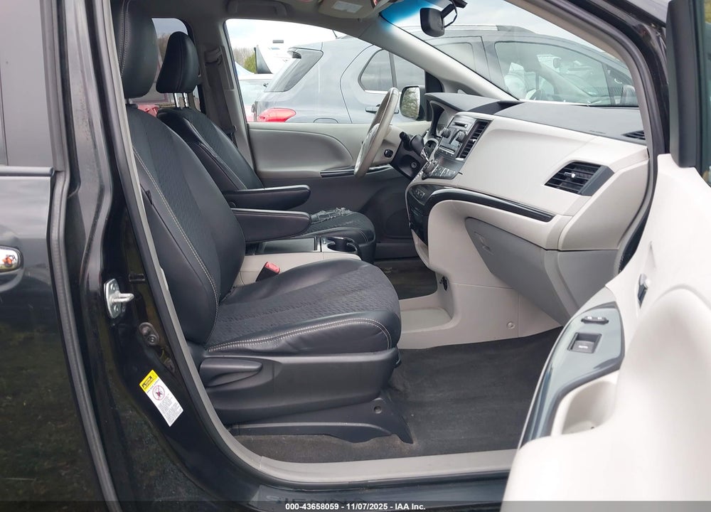 2013 TOYOTA SIENNA SE 8 PASSENGER VIN: 5TDXK3DC5DS310775