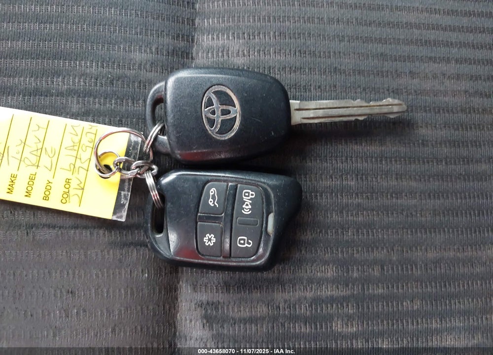 2018 TOYOTA RAV4 LE VIN: 2T3BFREV1JW759074