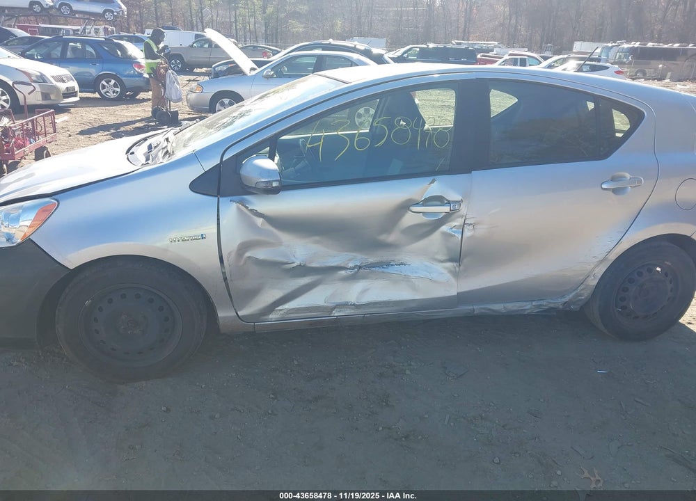 2013 TOYOTA PRIUS C TWO VIN: JTDKDTB38D1539911