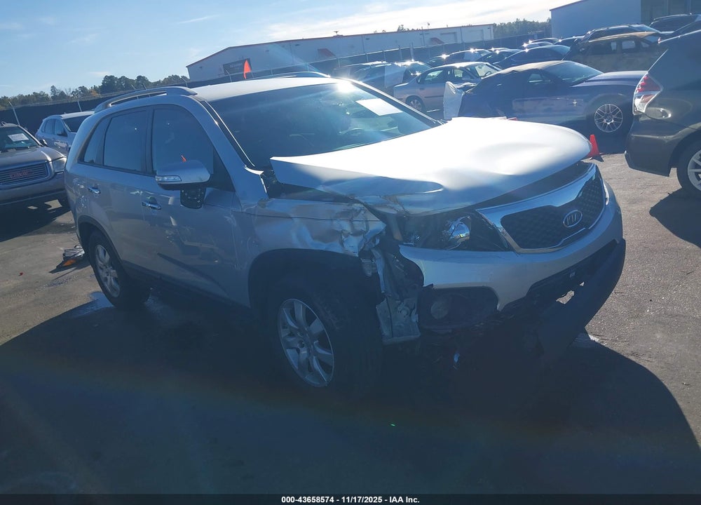 2013 KIA SORENTO LX VIN: 5XYKT3A62DG310591