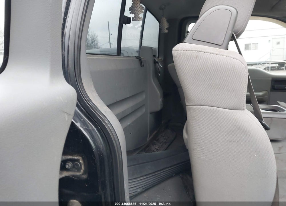 2005 FORD F-150 STX/XLT VIN: 1FTRF04WX5KD95935
