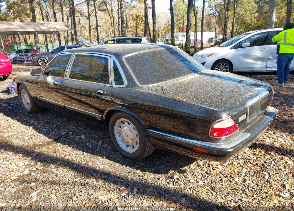 1998 JAGUAR XJ8 VANDEN PLAS VIN: SAJKX6248WC842326