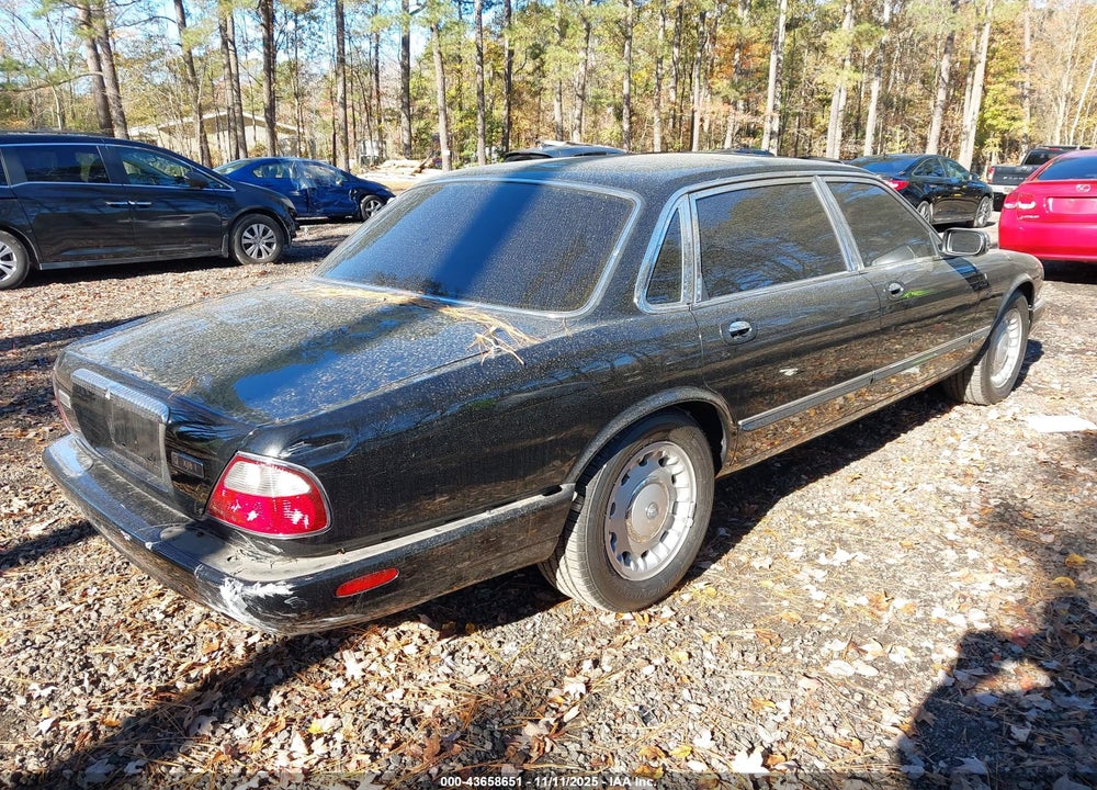 1998 JAGUAR XJ8 VANDEN PLAS VIN: SAJKX6248WC842326