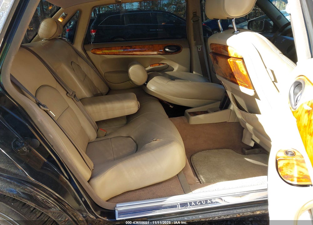 1998 JAGUAR XJ8 VANDEN PLAS VIN: SAJKX6248WC842326
