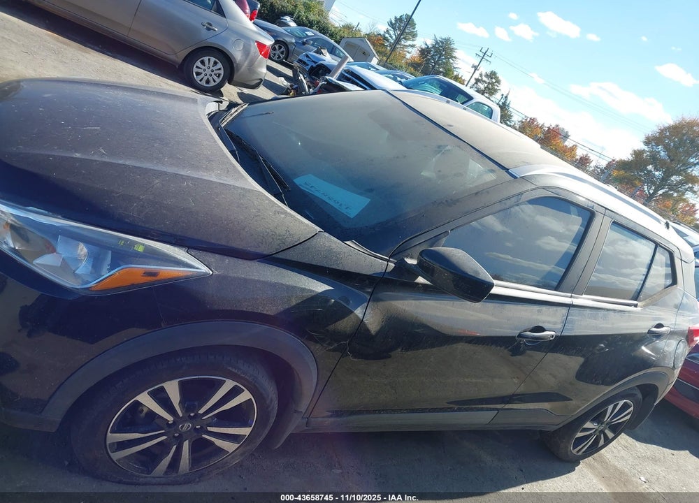 2018 NISSAN KICKS SV VIN: 3N1CP5CUXJL520038