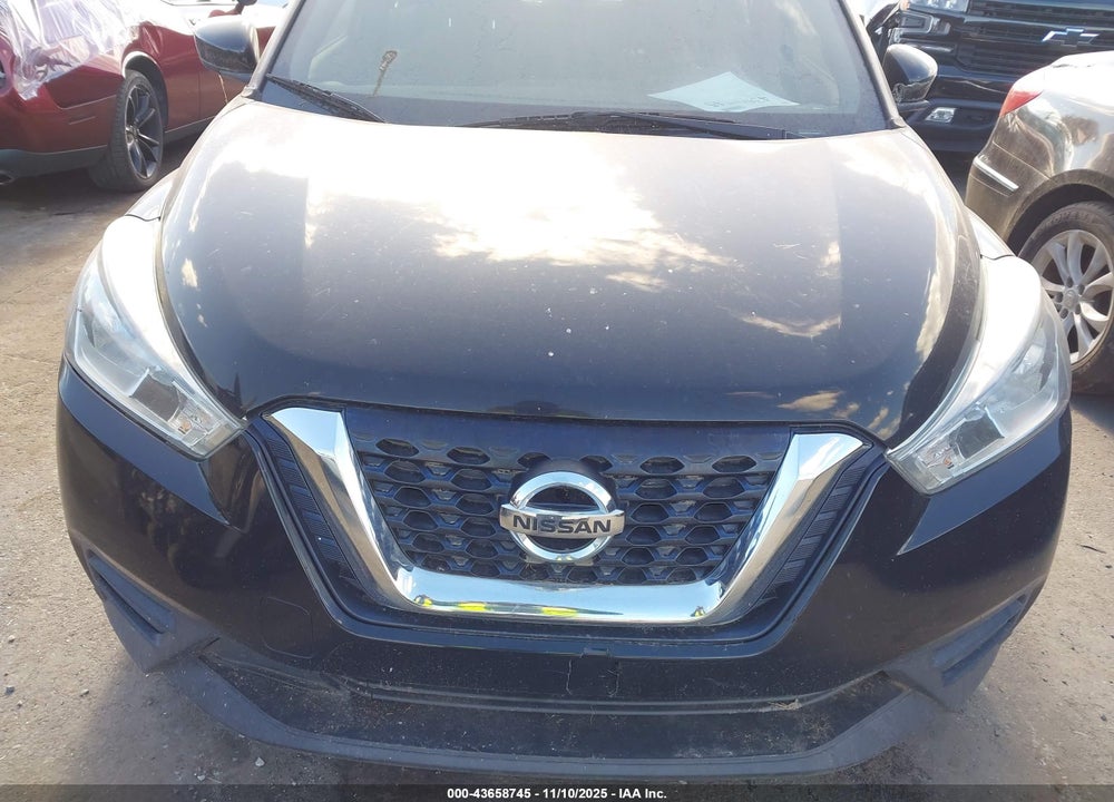 2018 NISSAN KICKS SV VIN: 3N1CP5CUXJL520038