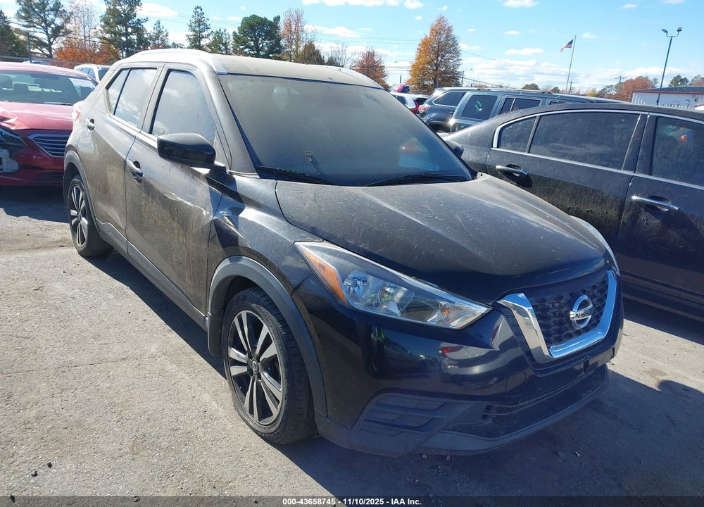 2018 NISSAN KICKS SV VIN: 3N1CP5CUXJL520038