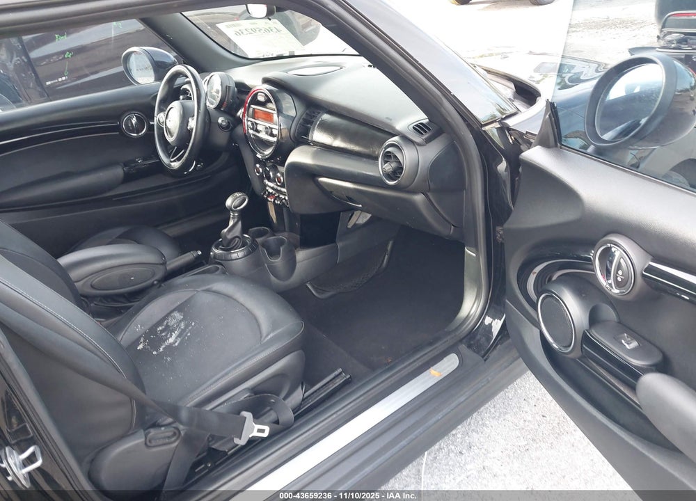2016 MINI HARDTOP COOPER VIN: WMWXP5C58G2D14749