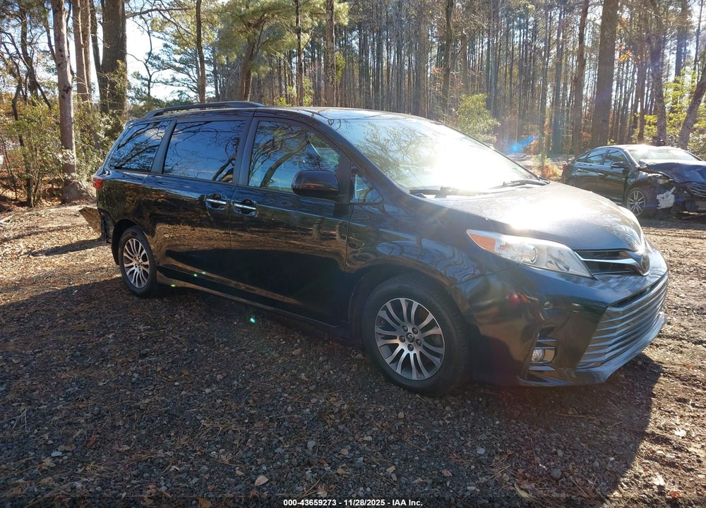 2018 TOYOTA SIENNA XLE 8 PASSENGER VIN: 5TDYZ3DC4JS927774