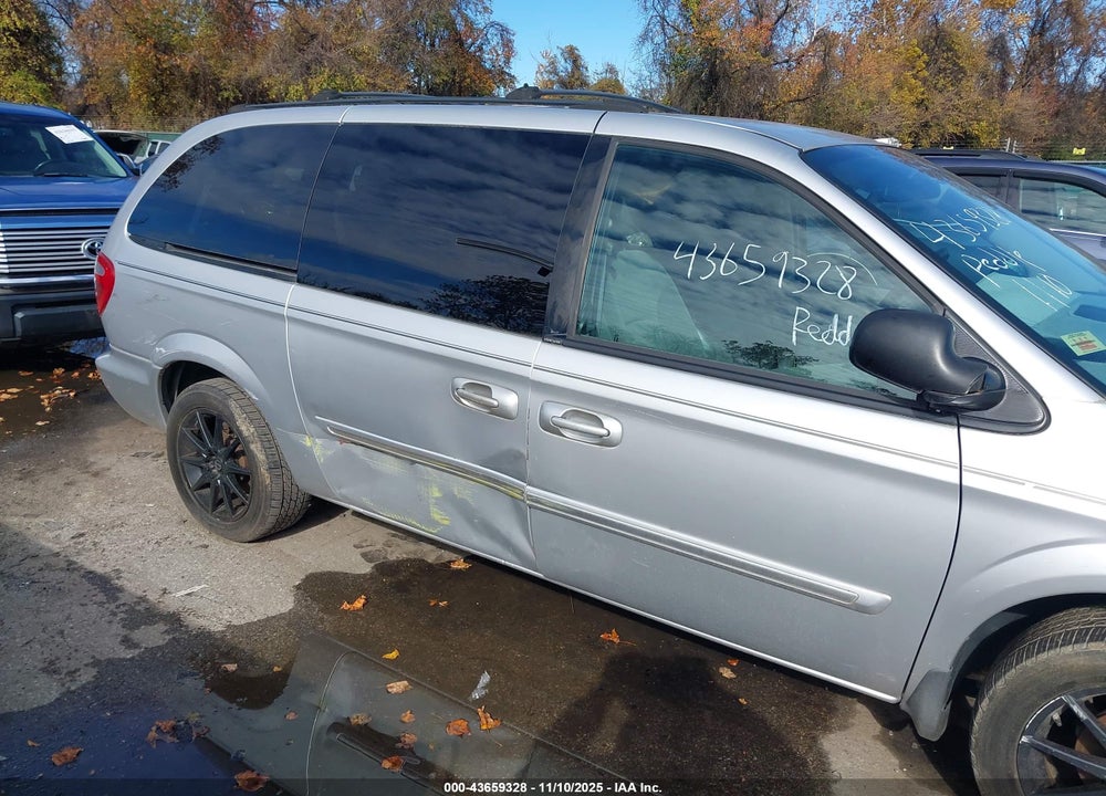 2005 CHRYSLER TOWN & COUNTRY TOURING VIN: 2C4GP54L25R284241