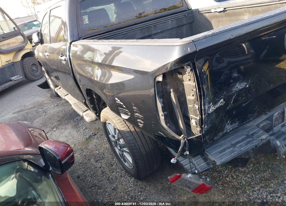 2016 TOYOTA TUNDRA PLATINUM 5.7L V8 VIN: 5TFAY5F18GX561185