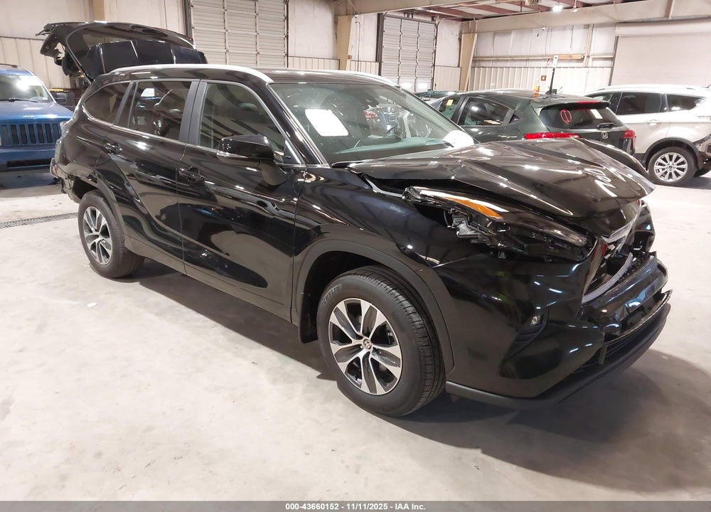 2025 TOYOTA HIGHLANDER XLE VIN: 5TDKDRAH1SS556596