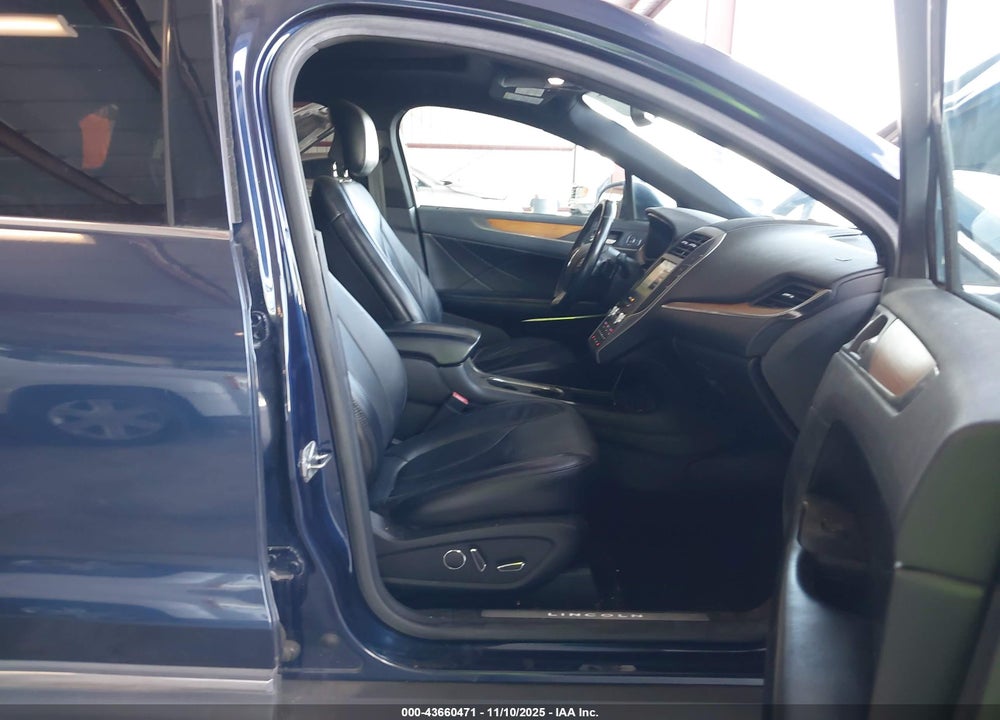 2017 LINCOLN MKC SELECT VIN: 5LMCJ2C90HUL31870