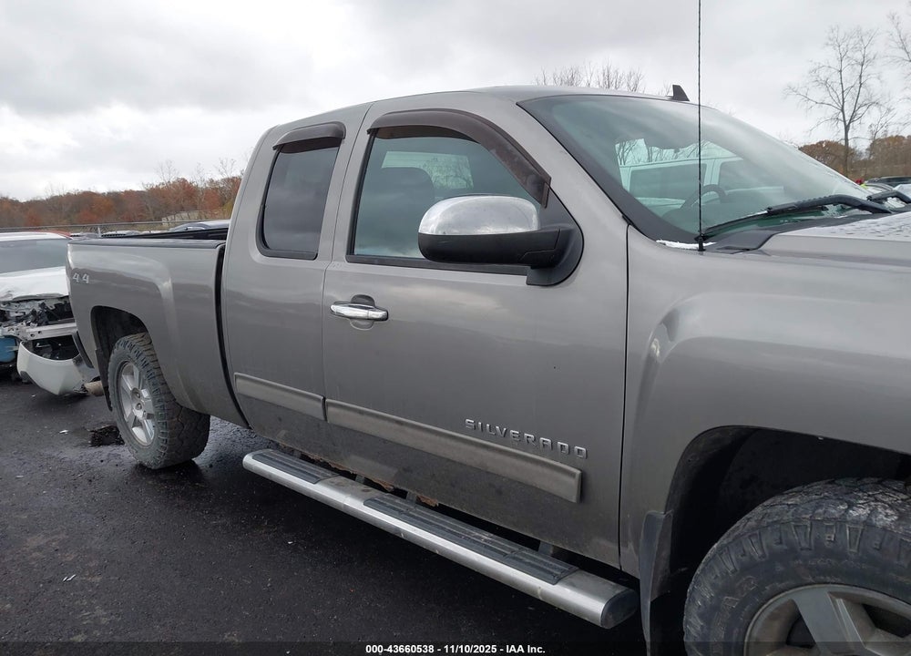 2013 CHEVROLET SILVERADO 1500 LT VIN: 1GCRKSE76DZ306334