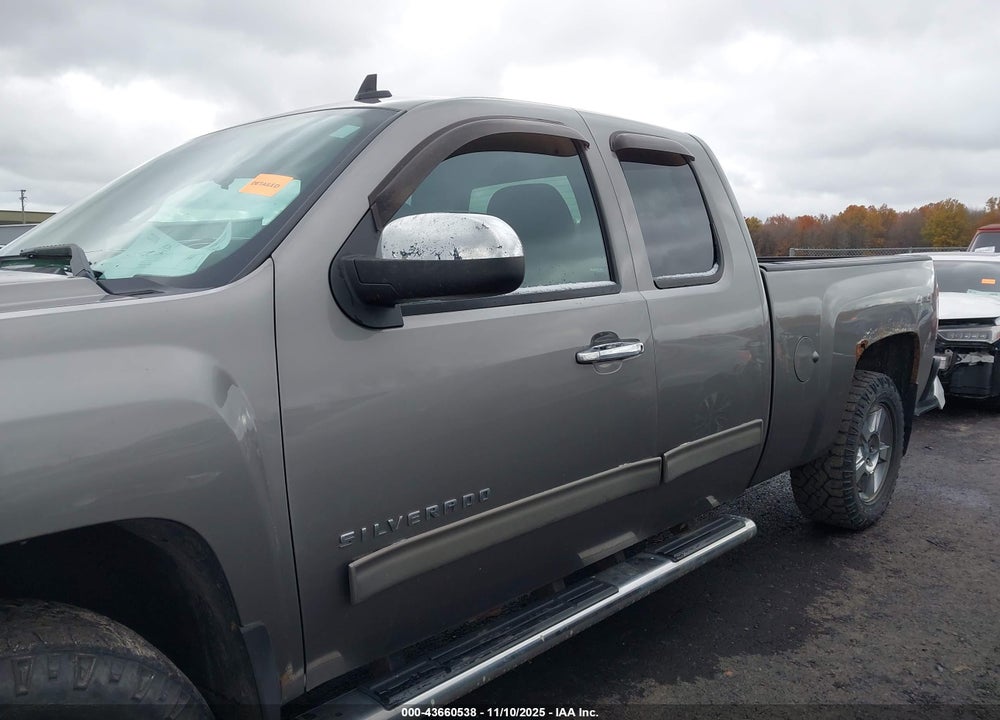 2013 CHEVROLET SILVERADO 1500 LT VIN: 1GCRKSE76DZ306334