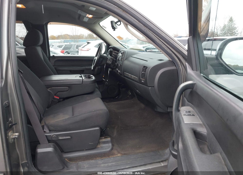 2013 CHEVROLET SILVERADO 1500 LT VIN: 1GCRKSE76DZ306334