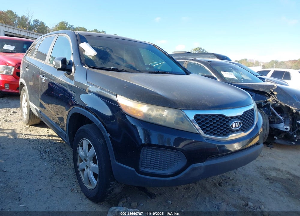 2011 KIA SORENTO LX VIN: 5XYKT3A15BG084807