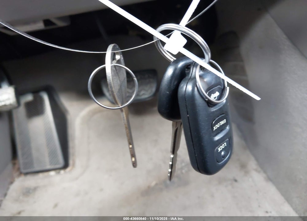 2002 TOYOTA CAMRY XLE V6 VIN: 4T1BF30K82U536096