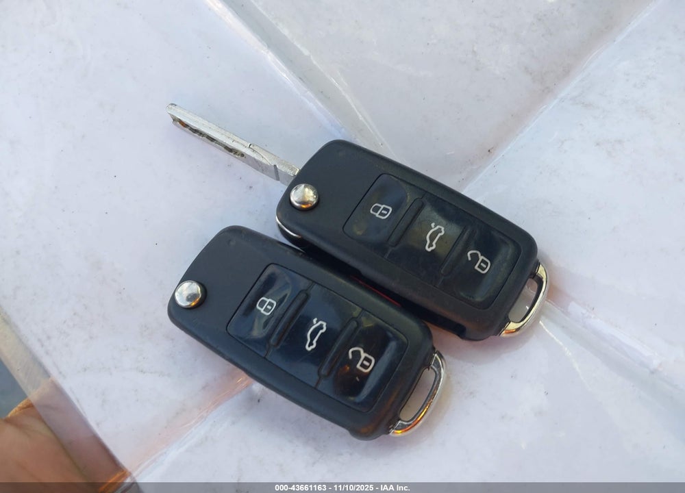 2013 VOLKSWAGEN TIGUAN VIN: WVGBV7AX3DW004699