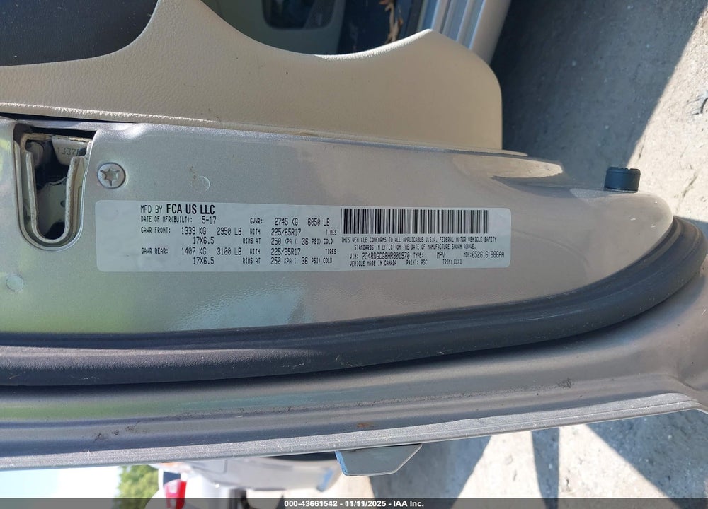 2017 DODGE GRAND CARAVAN SXT VIN: 2C4RDGCG8HR801970