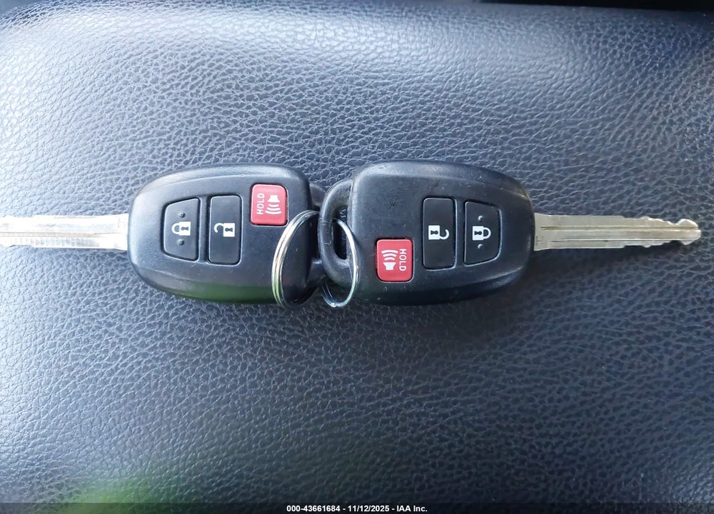 2017 TOYOTA RAV4 LE VIN: 2T3BFREV7HW547628