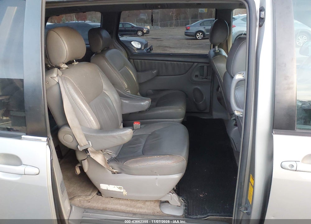 2005 TOYOTA SIENNA XLE VIN: 5TDBA22C75S041920