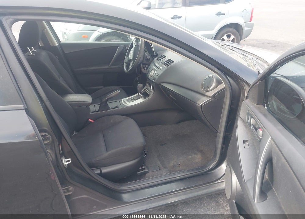 2011 MAZDA 3 I SPORT VIN: JM1BL1UGXB1416597