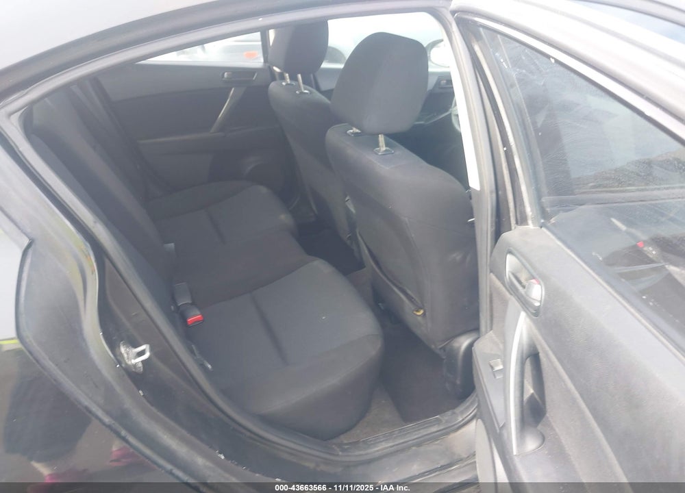 2011 MAZDA 3 I SPORT VIN: JM1BL1UGXB1416597
