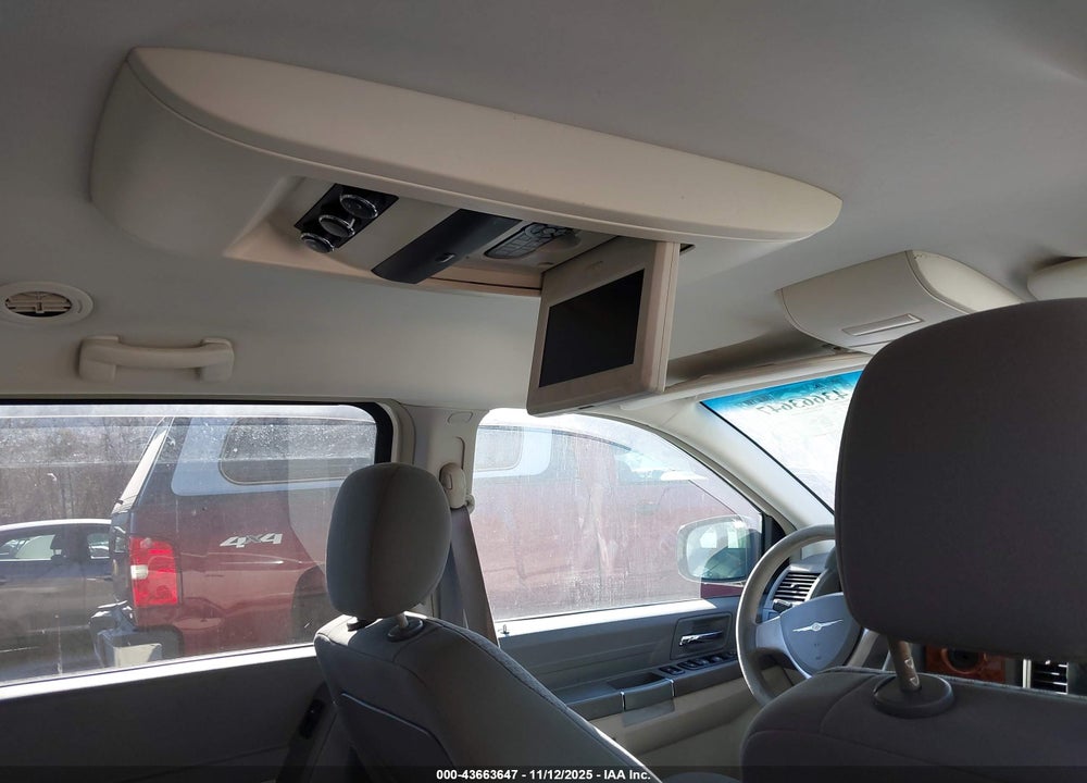2008 CHRYSLER TOWN & COUNTRY LX VIN: 2A8HR44H98R743735