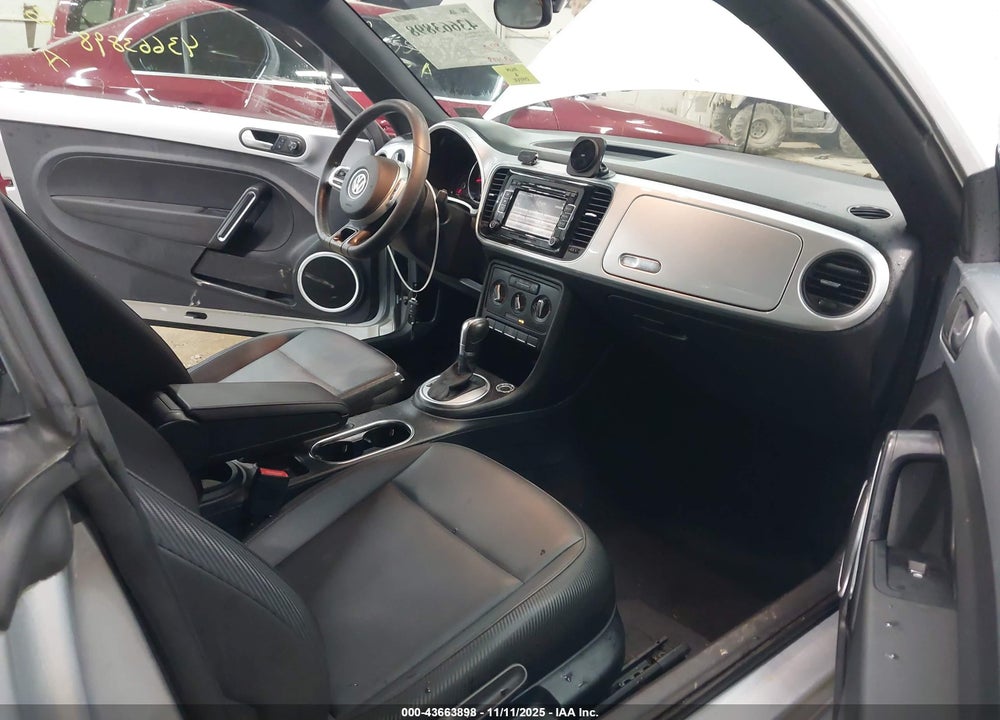 2015 VOLKSWAGEN BEETLE VIN: 3VWJ17AT0FM642790