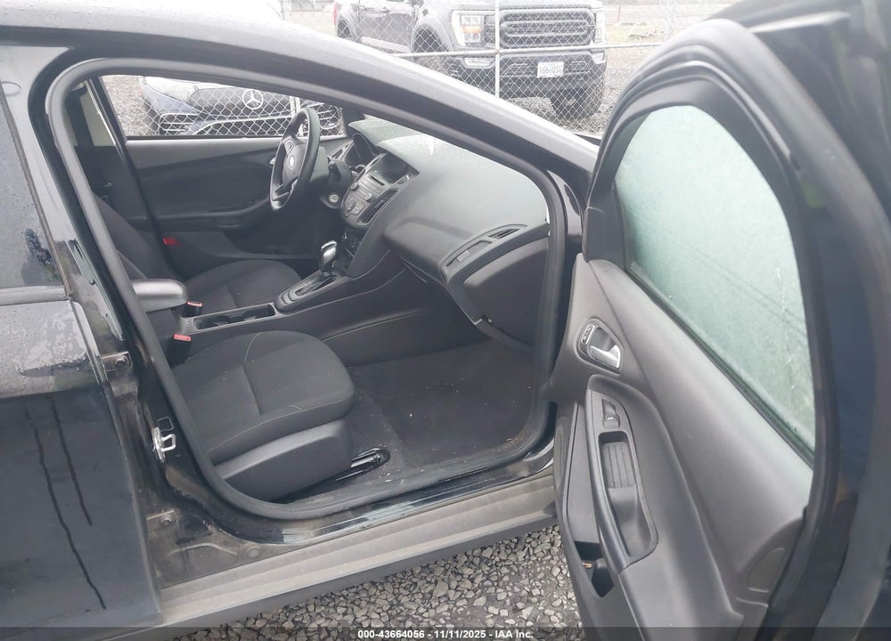2016 FORD FOCUS SE VIN: 1FADP3K20GL388228